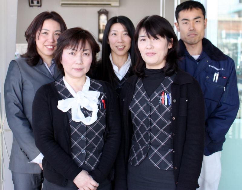 集合事務女子  会社玄関の花替えをしました。 |  株式会社イワタ輸送センター：小口混載便や通販物流に強い運送のプロフェッショナル。静岡県（袋井市・掛川市・磐田市・森町）を網羅
